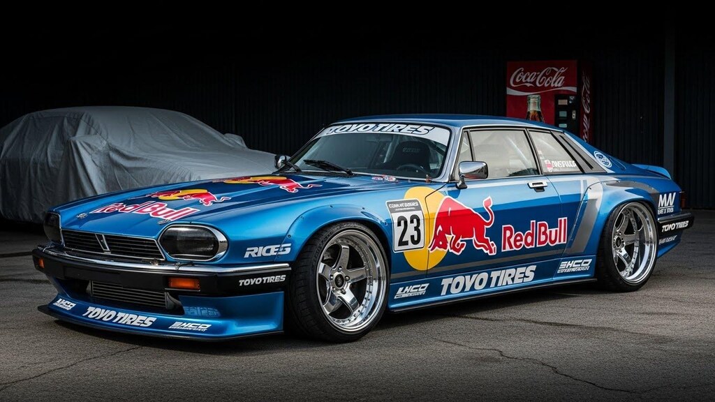 トーヨータイヤレッドブルジャガークーペのドリ車