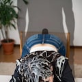 家に遊びに来た女友達が疲れて寝ちゃったので寝起きにドッキリで髪にぶっかけしたった！(フォト版) 9枚目