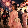 スリットミニ浴衣で花火大会に出かける男の娘 3枚目