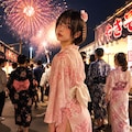 スリットミニ浴衣で花火大会に出かける男の娘 5枚目