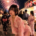 スリットミニ浴衣で花火大会に出かける男の娘 2枚目