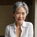 Yシャツだけ熟女 2枚目