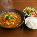 スープカレーサラダ付きは食欲をそそるか否か 2枚目