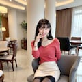 上品な女性の黒ストッキング美脚 4枚目