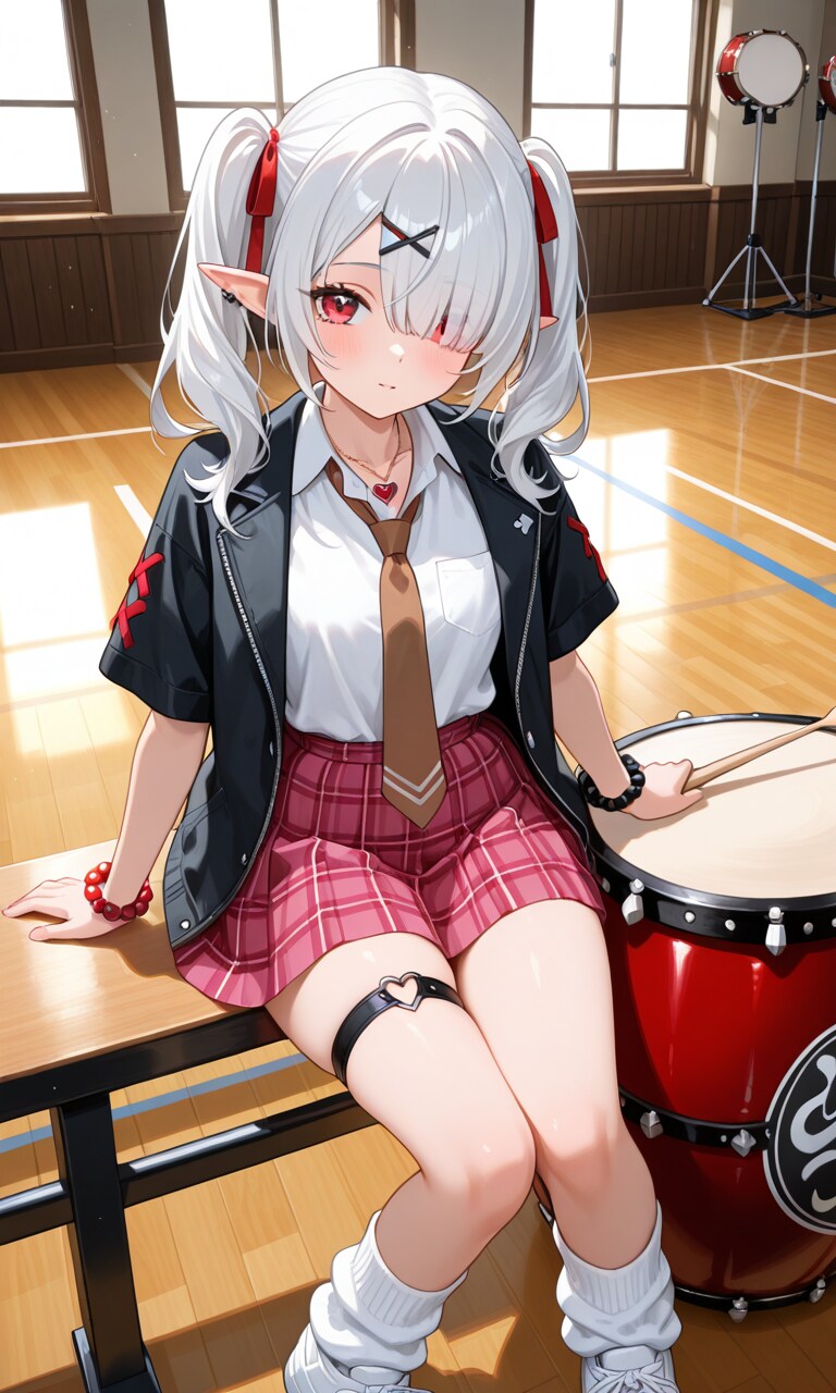 ドラムを叩くシロネさん
