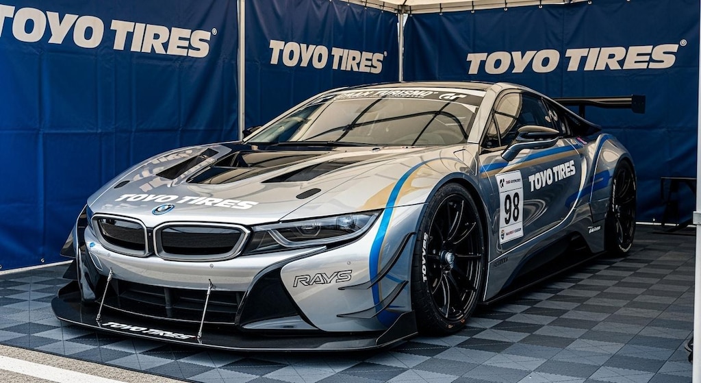 トーヨータイヤBMW i8
