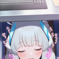 机の下からのいたずら 3枚目
