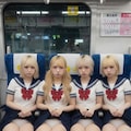 パンチラ覗いているのがバレたのに、パンツを見せつけてくるJK001 2枚目