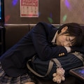 疲れ切っている女の子 6枚目
