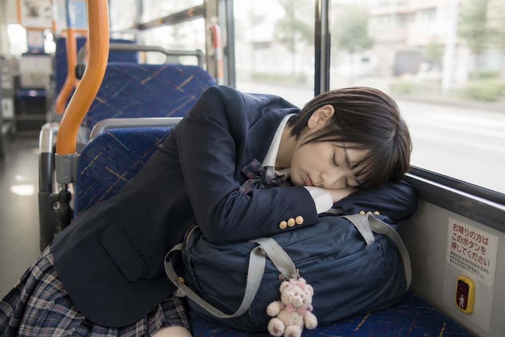 疲れ切っている女の子