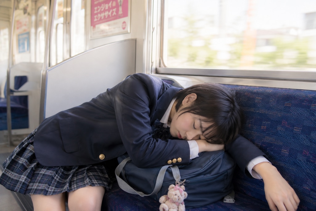 疲れ切っている女の子