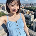 都会をバックに自撮り美女 8枚目