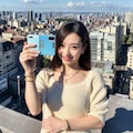 都会をバックに自撮り美女 11枚目