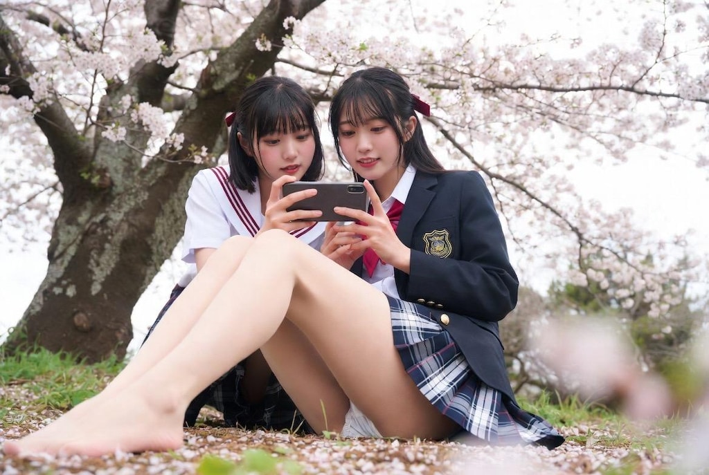自撮りとパンチラJK