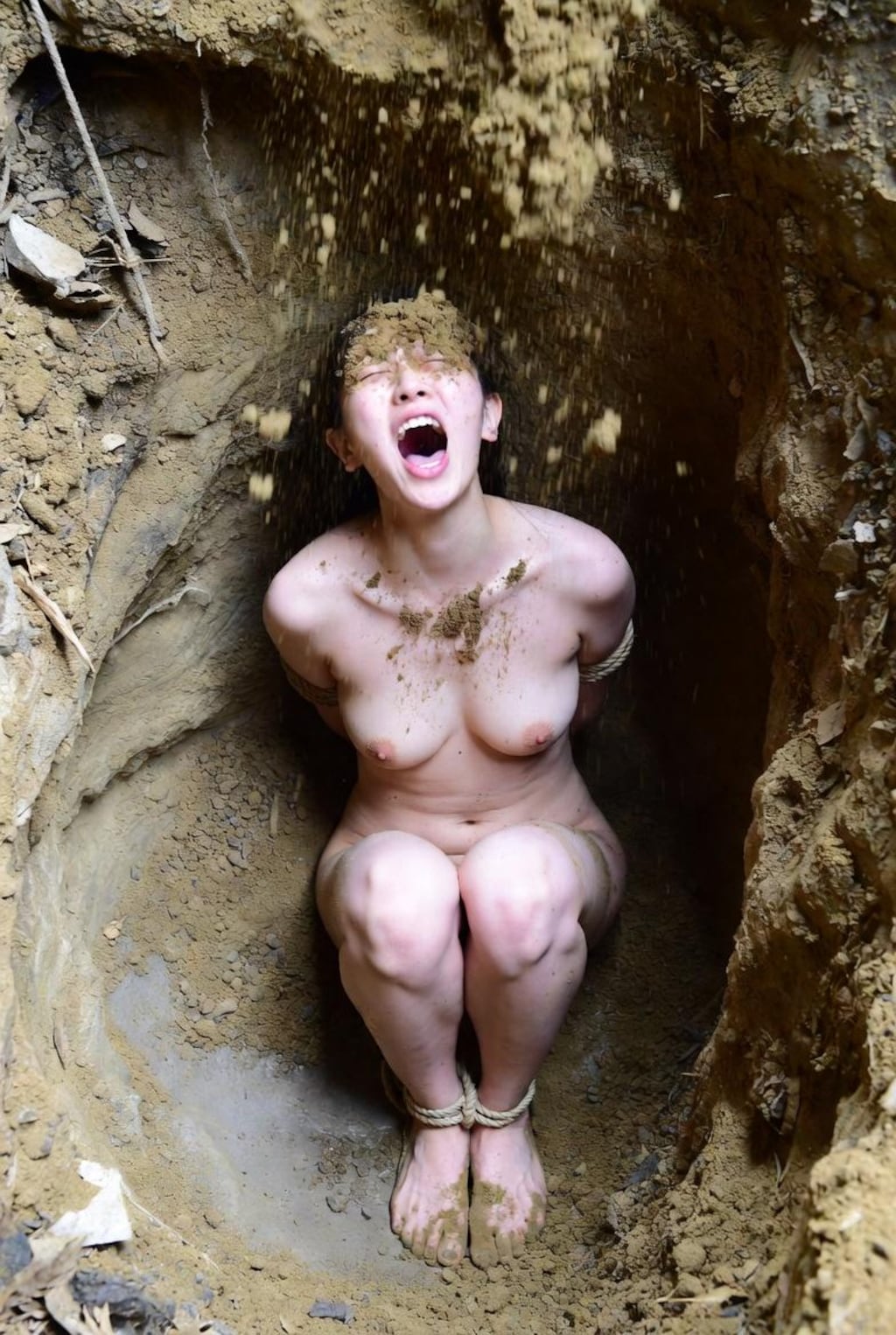 肉便器強制埋葬