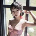 窓辺の少女 7枚目