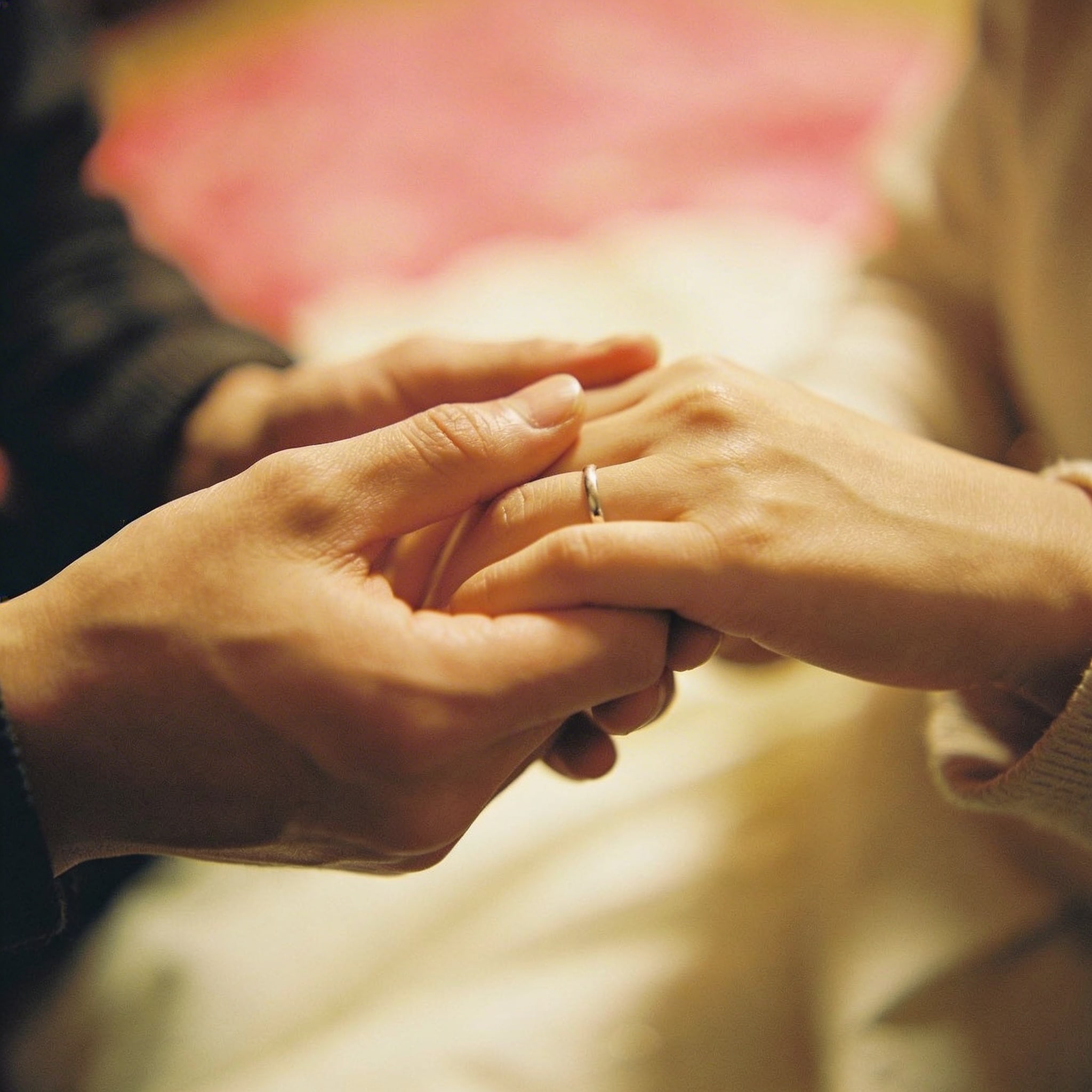 I wanna hold your hand | の人気AIイラスト・グラビア