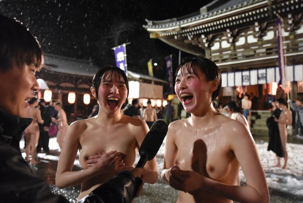 女の裸祭り1