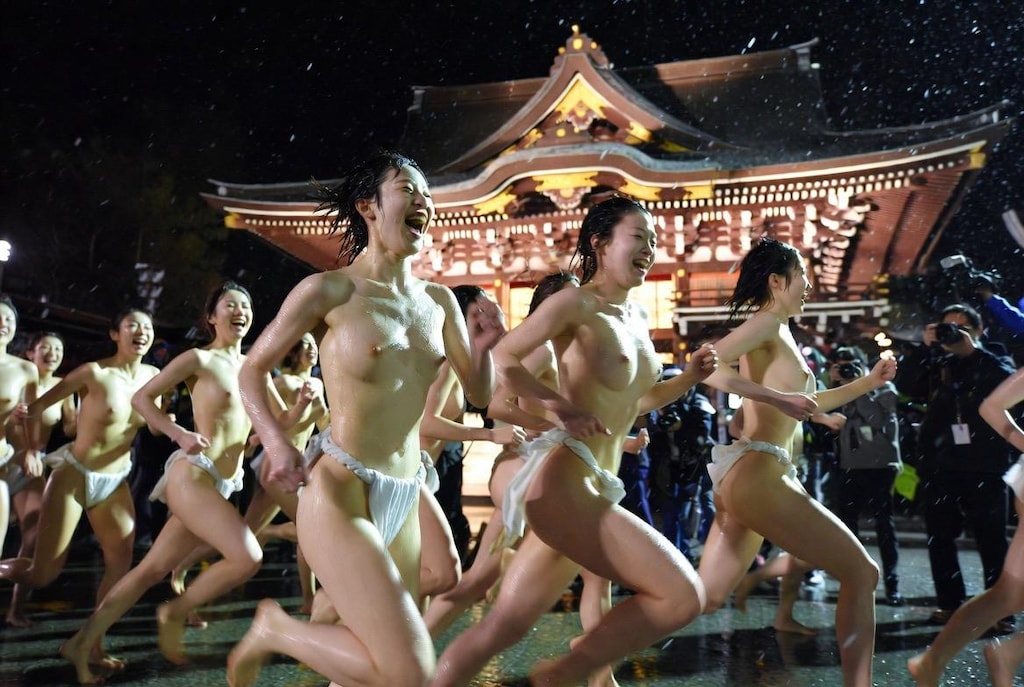 女の裸祭り1