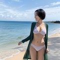海辺の美女 3枚目