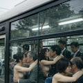 痴女が乗ってくるバス 4枚目