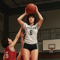 女バスのジャンプシュート347 3枚目