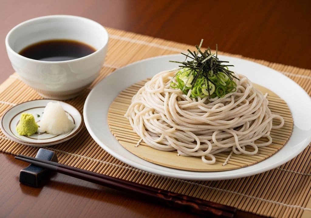 摩訶不思議食堂の白いざる蕎麦