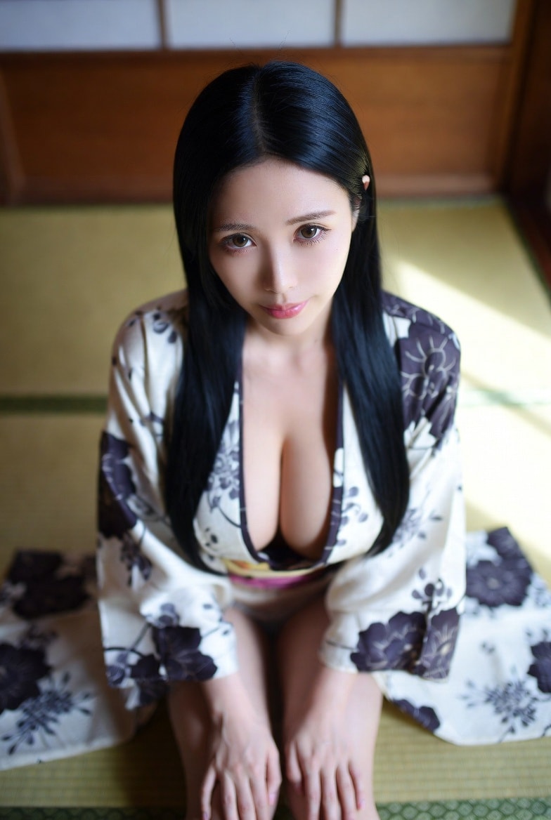 胸元に視線が静止