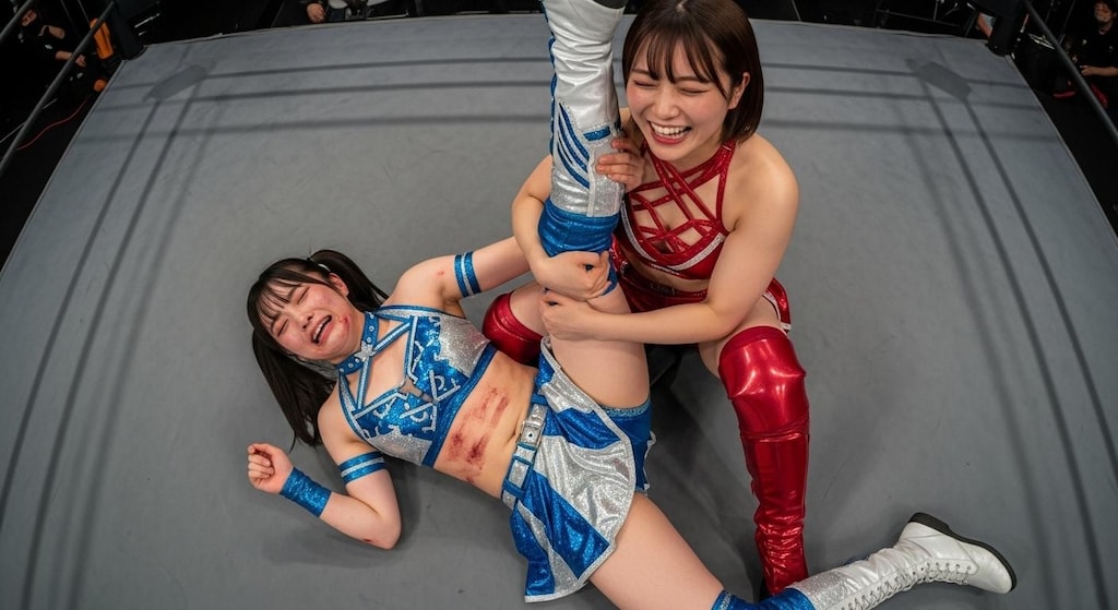 MIKURUを強制開脚させるYURINA