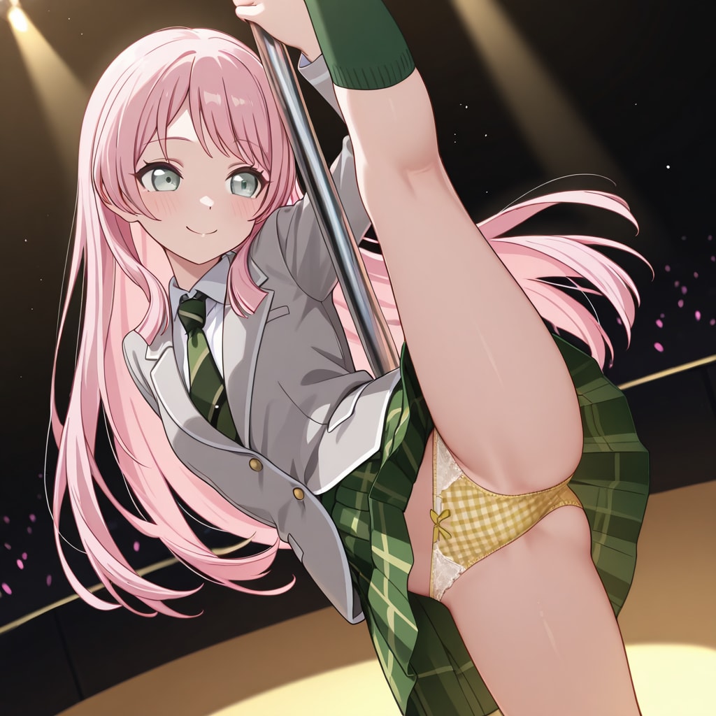 千早愛音がポールダンスしてパンチラ
