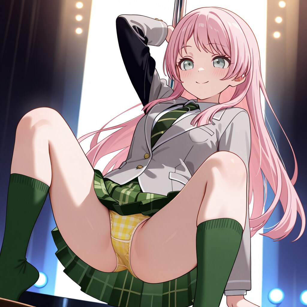 千早愛音がポールダンスしてパンチラ