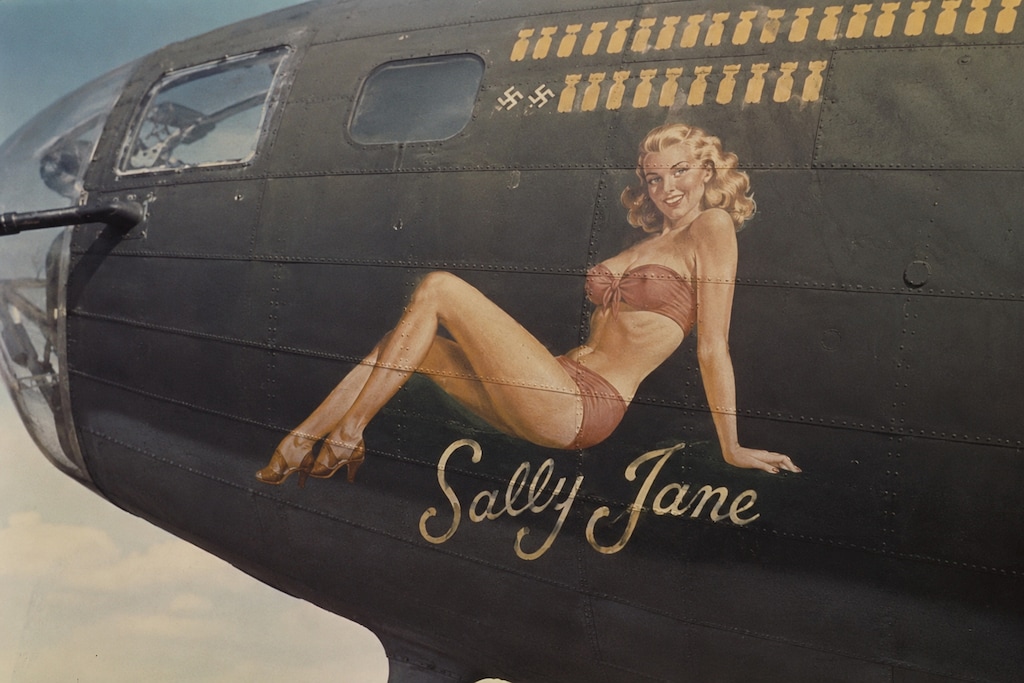 【ビキニとナイスバディ】B17フライングフォートレスのノーズアート(煩悩主催「ビキニとナイスバディ」エントリー作品)
