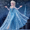 エルサが雪と氷の城でコスプレイヤーの魔法の力を解放！ドレスとケープが描く魅力的な姿 4枚目