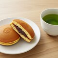 食後のどら焼きと緑茶 3枚目