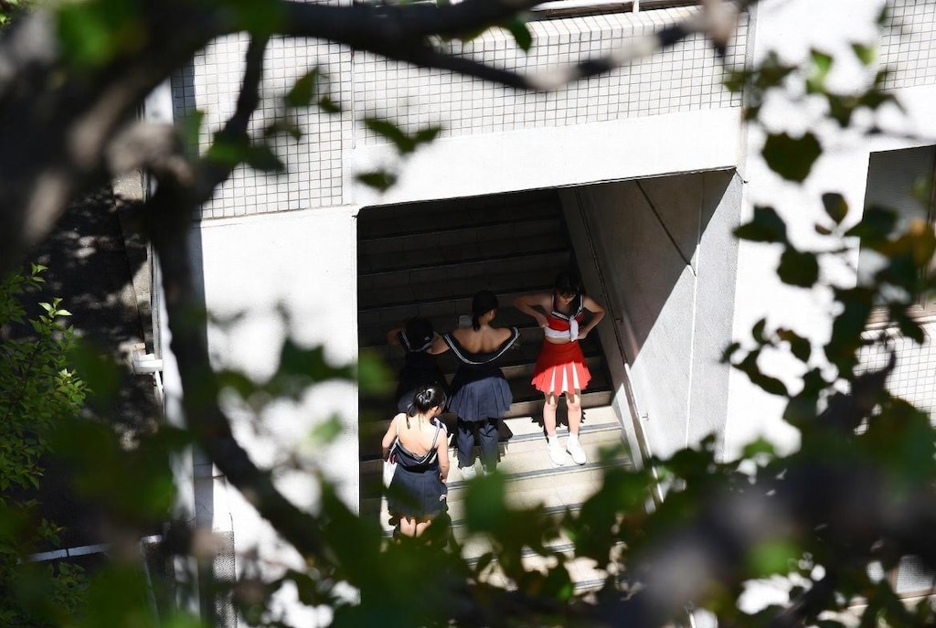 チアガールの着替え発見 (1)