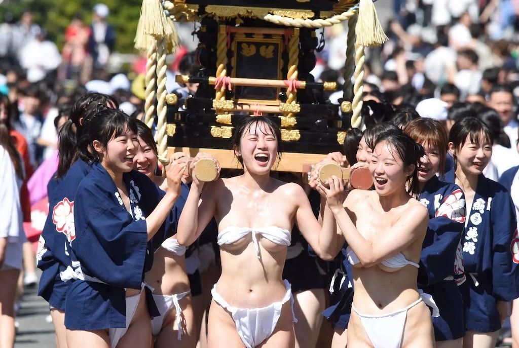 女の裸祭り3
