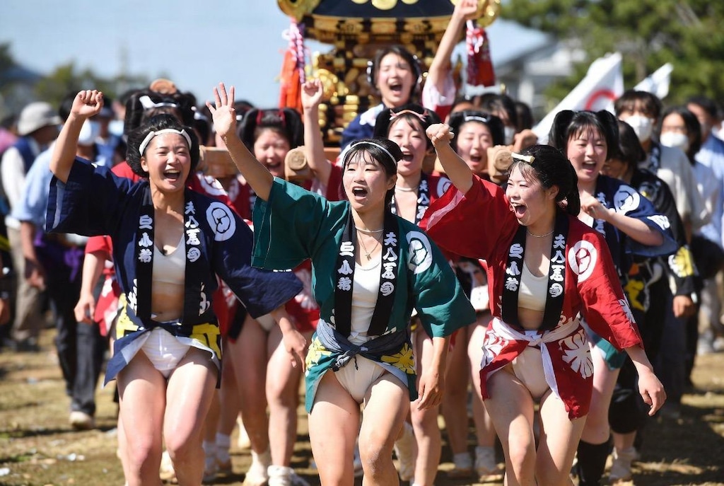 女の裸祭り3