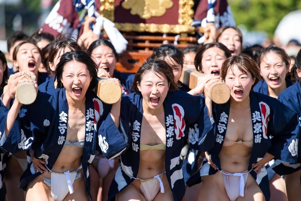 女の裸祭り3