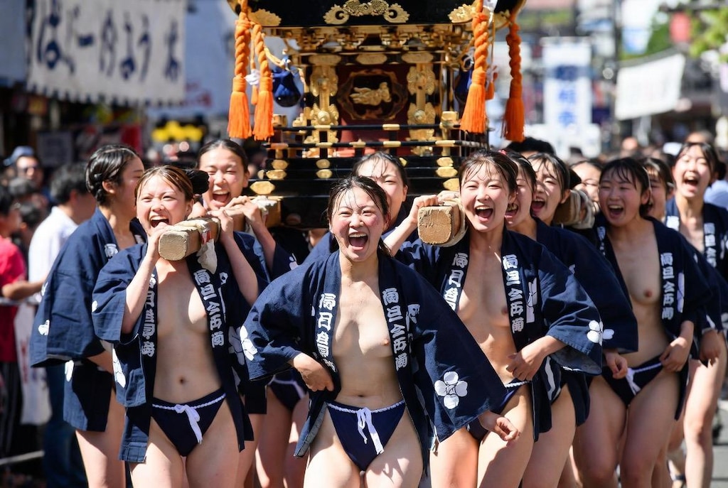 女の裸祭り3