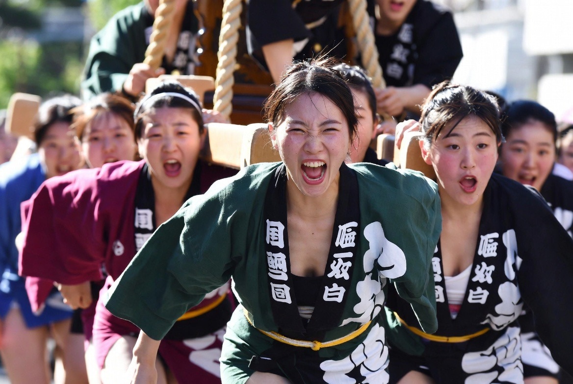 女の裸祭り3