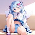 瑠璃野ねもがソファで片足をあげてパンチラ 3枚目