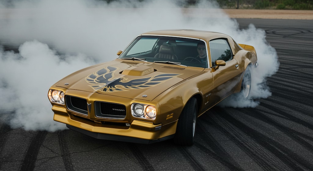 ゴールドポンティアックファイヤーバードトランザム