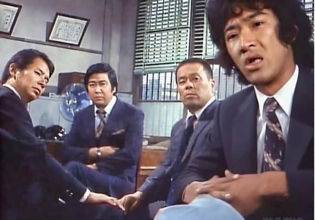 久しぶりに切れちまったぜ、屋上に行こうぜ。何言うとん入社初日から？
