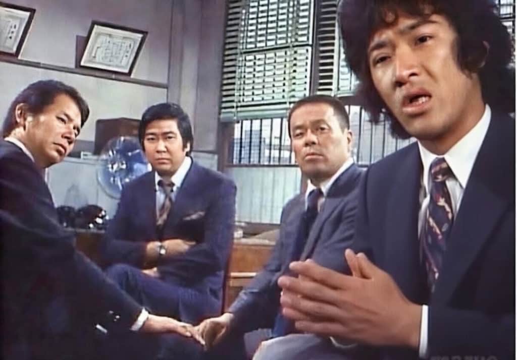 久しぶりに切れちまったぜ、屋上に行こうぜ。何言うとん入社初日から？