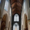 パイプオルガンとバラ窓がある大聖堂 2枚目