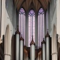 パイプオルガンとバラ窓がある大聖堂 3枚目