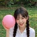 ボール遊びをする女の子 2枚目