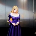 紫ドレスの女性 3枚目