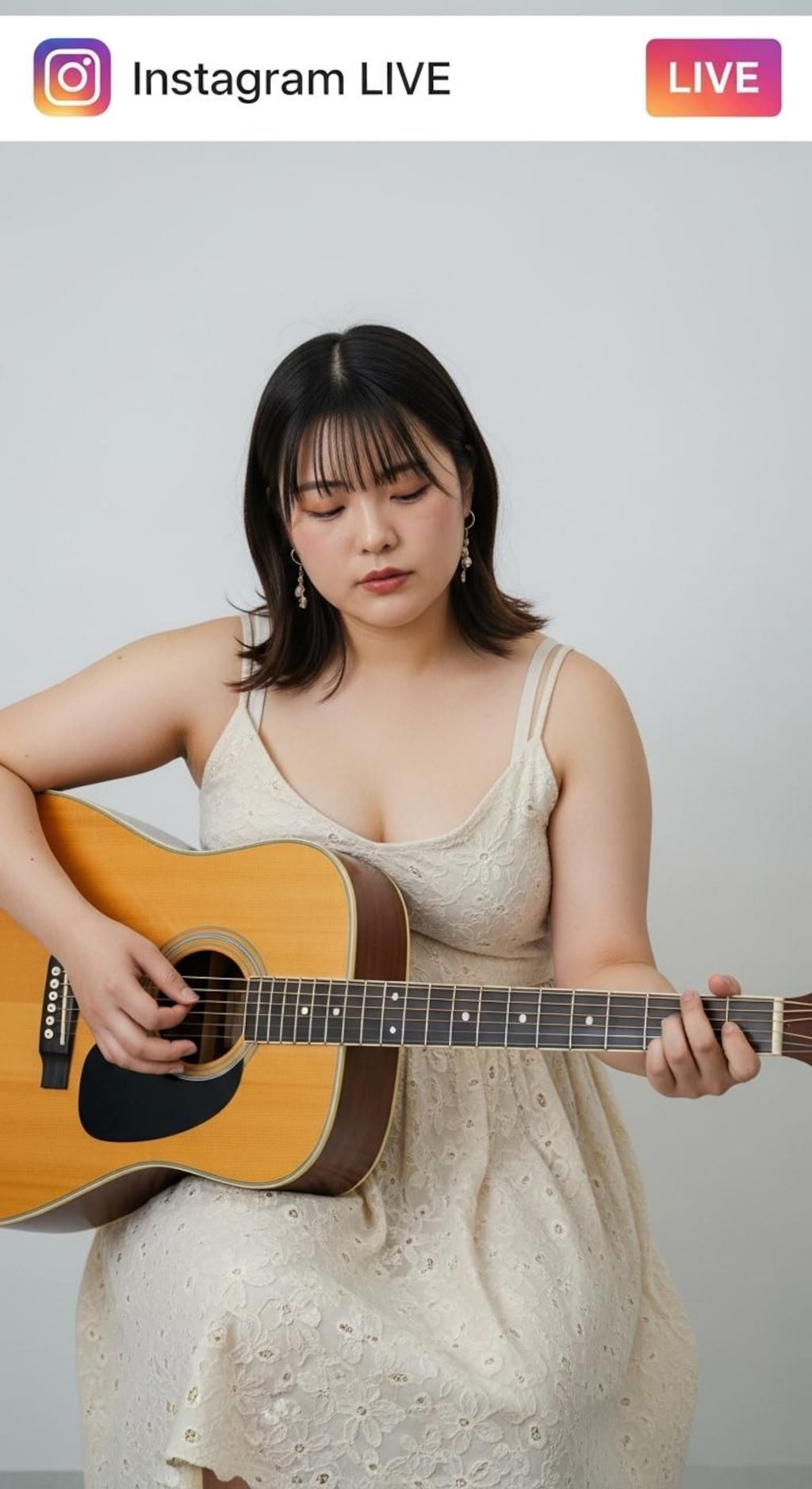 自分の魅力をよく理解している女性の弾き語りインスタライブ（ややむっちり編）