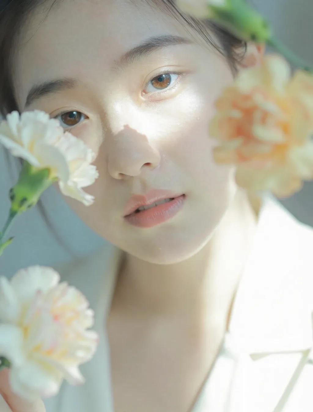 花と強烈な光と